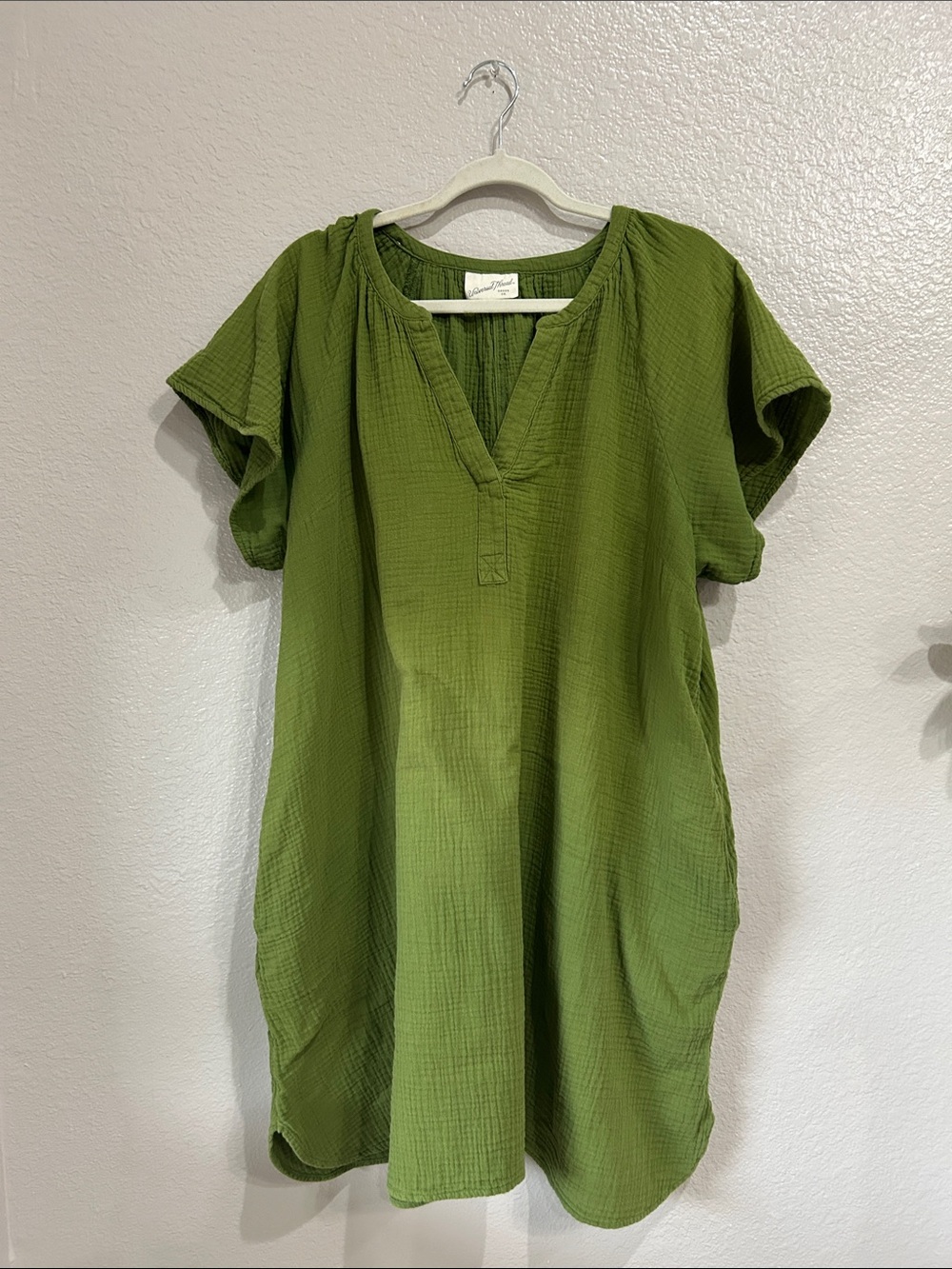 Universal Thread Women’s Olive Green Short-Sleeve V-Neck Midi Dress Summer Chic